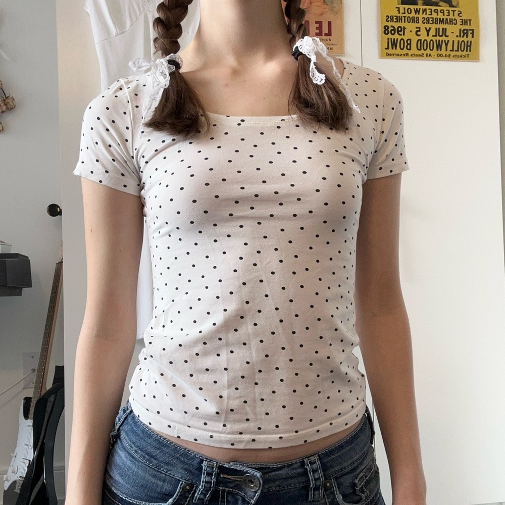 H&M T-Shirt - Picture 2 of 4